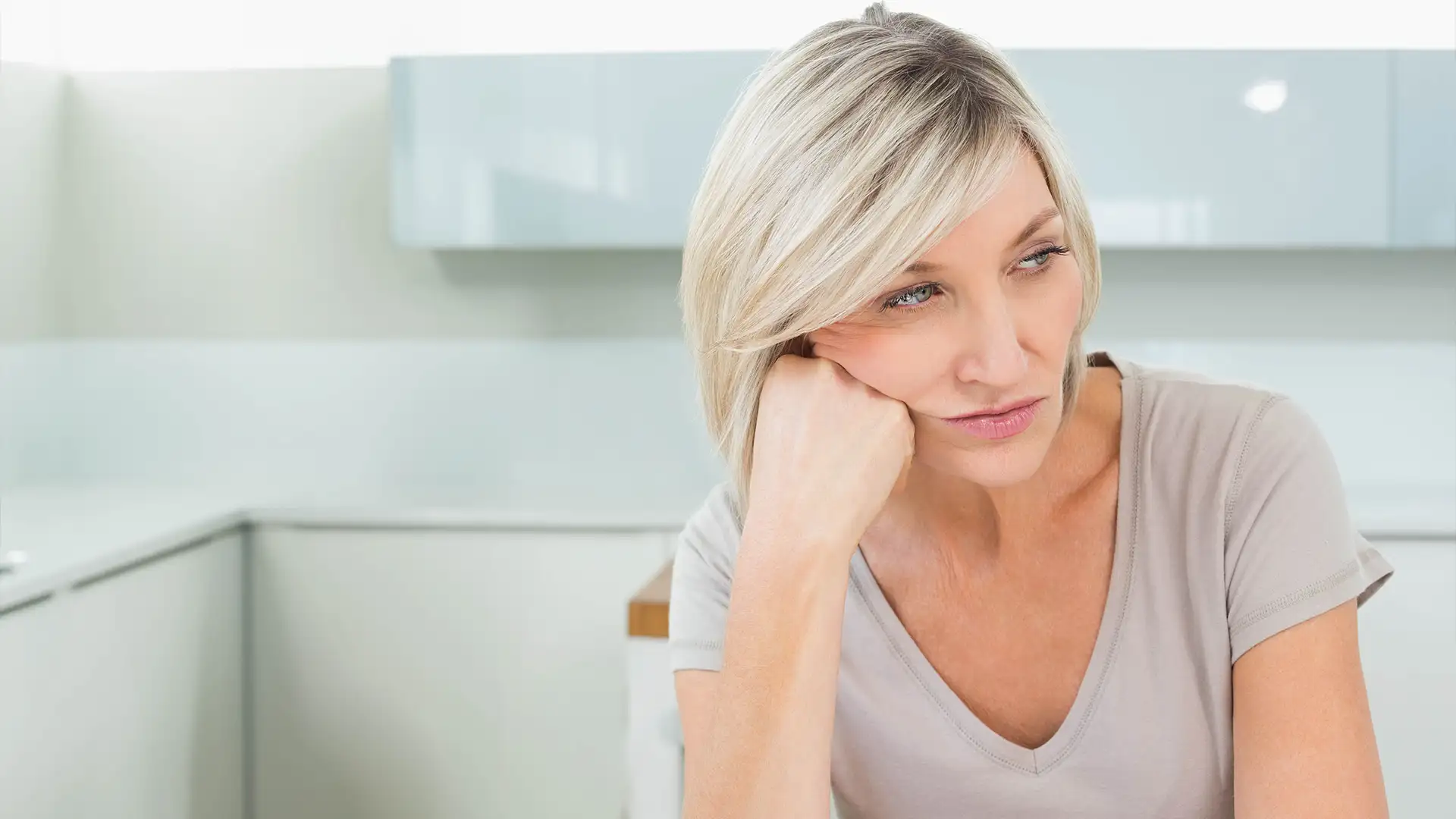 Εμμηνόπαυση: Γιατί Φουντώνουν τα Αυτοάνοσα;