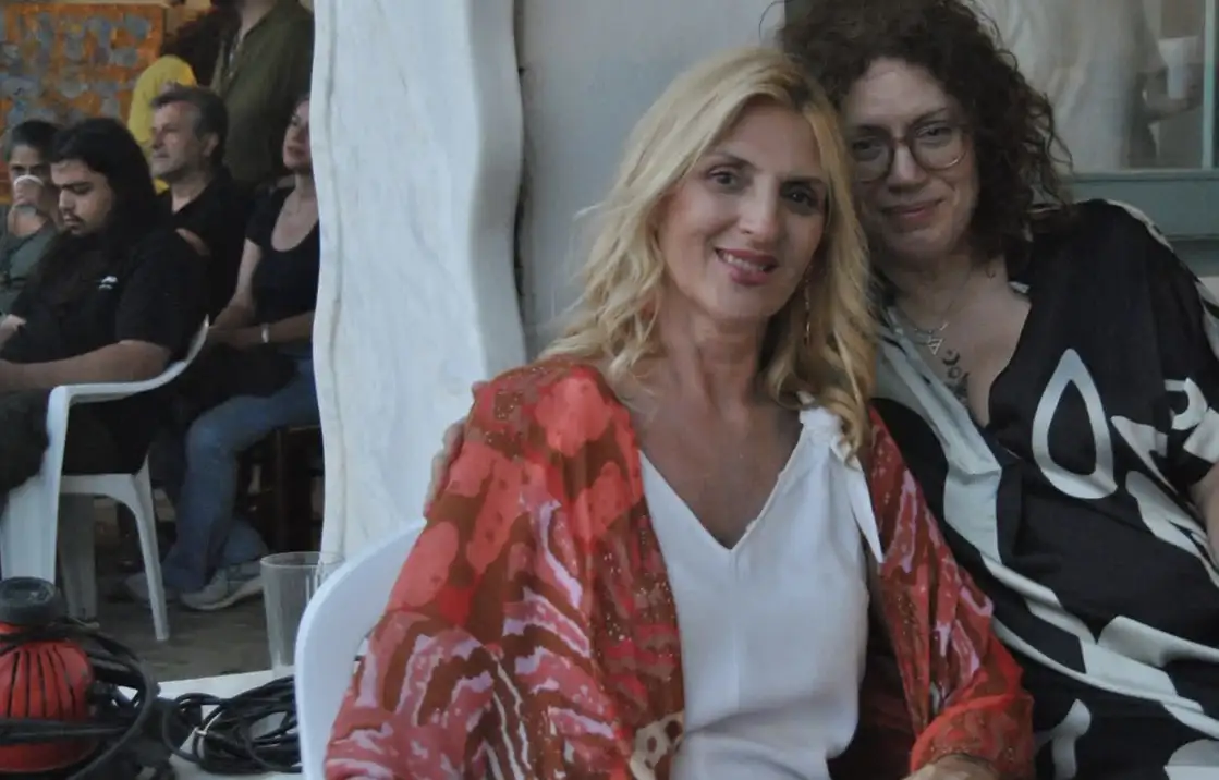 Φάρος Ικαρίας: Με επιτυχία η ποιητική βραδιά με τη Λεώνα Λάιος και την παρουσίαση του βιβλίου "Άλμα εις Βάθος" της Μαρίας Μουλά